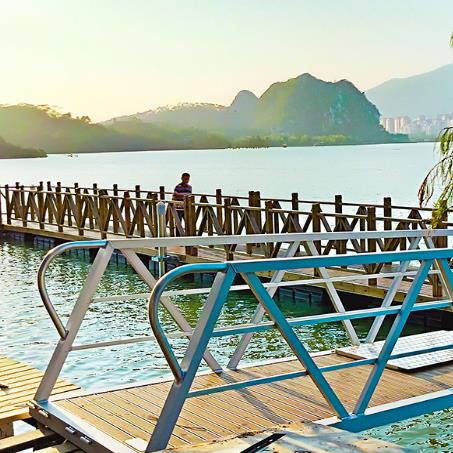 鋁合金活動(dòng)引橋