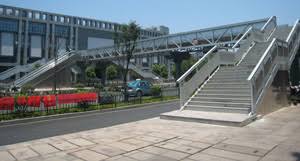 大型鋁合金桁架雙拱橋的結(jié)構(gòu)分析