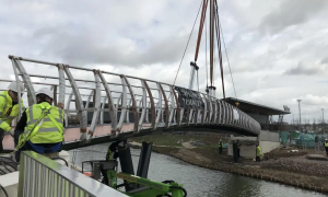 鋼結構人行天橋安裝介紹